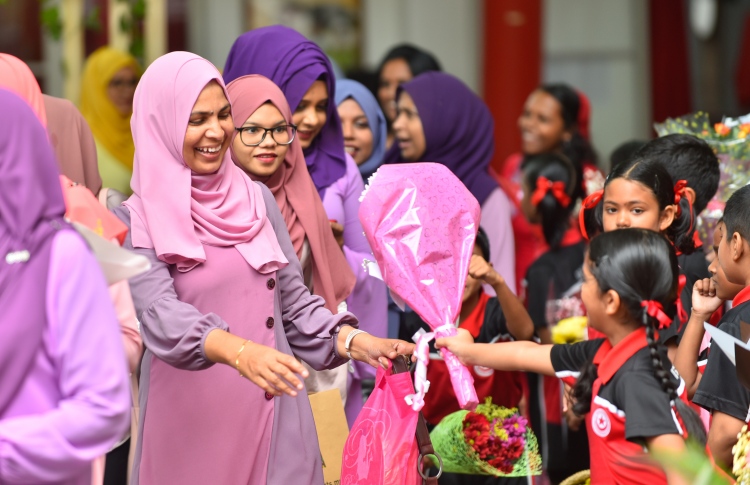 މުސާރަ ބޮޑުވެއްޖެ، ޓީޗަރުންގެ މައްސަލަ ހައްލުވާނެބާ؟