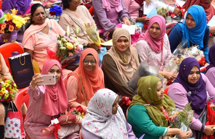 ޓީޗަރުންނަށް ލައިސަންސް ދޭ ގަވައިދު ގެޒެޓު ނުކުރެވޭ