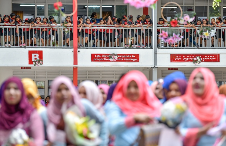 އިތުރަށް 2،000 އަށް ވުރެ ގިނަ ޓީޗަރުން ބޭނުންވޭ