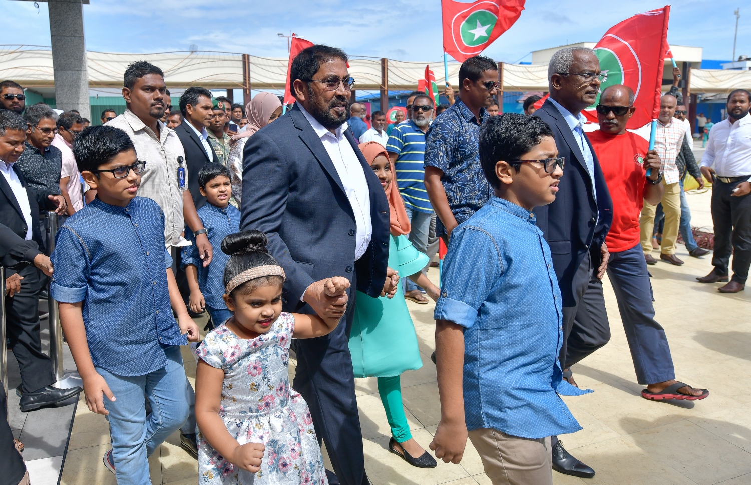 ގާސިމް މިއަދު ރާއްޖެ ވަޑައިގެން، އޭނާގެ އާއިލާއާއެކު ވަޑައިގަންނަވަނީ. - ފޮޓޯ: ނިޝާން އަލީ/ މިހާރު