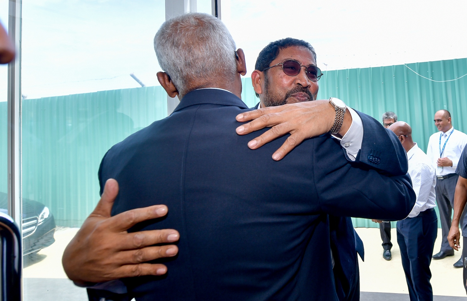 ގާސިމް މިދިޔަ ބުރާސްފަތި ދުވަހު ރާއްޖެ ވަޑައިގެން، އިންތިޚާބީ ރައީސް އިބޫ ގައިގައި ބައްދާލައްވަނީ. - ފޮޓޯ: ނިޝާން އަލީ/ މިހާރު