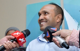 Dr. Mohamed Jameel speaks to the press upon his return to Maldives from the UK. PHOTO/MIHAARU