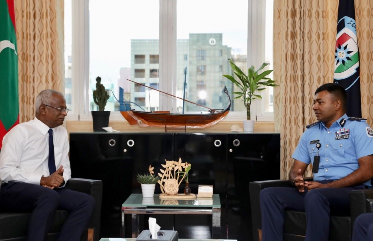 އިބޫ، ޕޮލިސް ކޮމިޝަނަރު ހަމްދޫނާ ބައްދަލު ކުރައްވައިފި