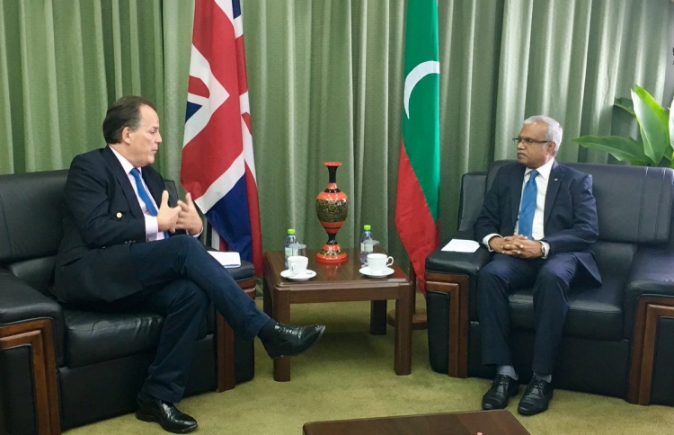 އާސިމާއި މަސީހާ ޔޫކޭގެ މިނިސްޓަރު ބައްދަލުކޮށްފި