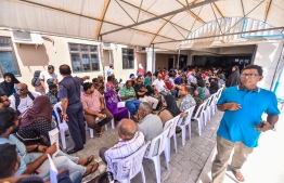 People waiting for forms from the Housing Ministry. PHOTO: HUSSAIN WAHEED / MIHAARU