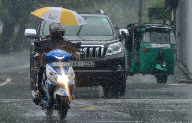 އަރަބި ކަނޑުގައި ތޫފާނެއް އުފެދޭތީ އިންޑިއާ، ލަންކާ ސަމާލުވެގެން