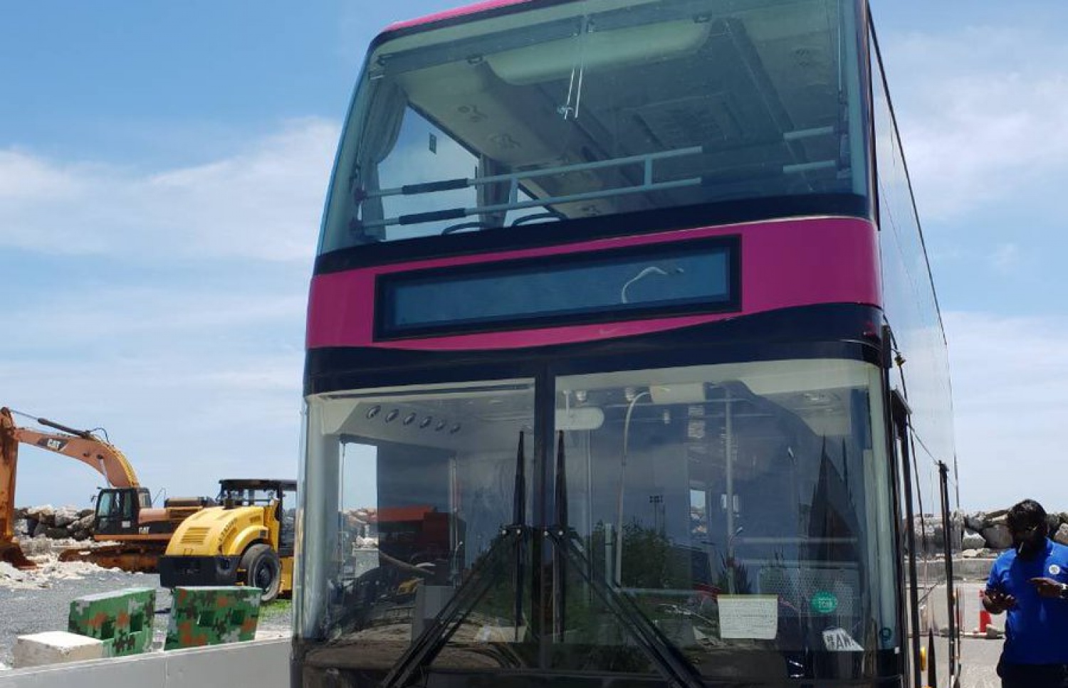 އިއްޔެ ގެނައި ޑަބަލް ޑެކާ ބަސް