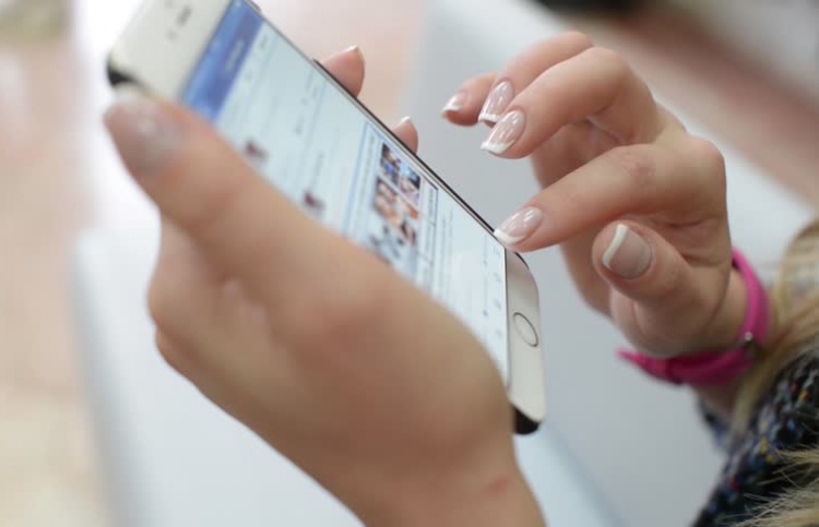 ފިރިމީހާގެ ފޯނު ބެލުމުން ތިން މަހަށް ޖަލަށް