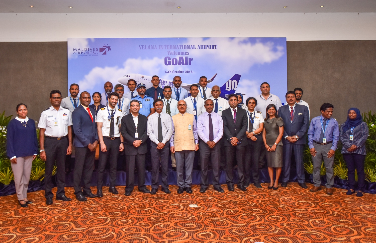 އިންޑިޔާގެ ގޯއެއާގެ ދަތުރުތައް ފެށުން ފާހަގަކުރަން މިއަދު ބޭއްވި ރަސްމިއްޔާތުގައި ބައިވެރިވެވަޑައިގެންނެވި އިސްވެރިން ފޮޓޯއަކަށް ހުއްޓި ވަޑައިގެން.-- ފޮޓޯ: ހުސެއިން ވަހީދު/ މިހާރު