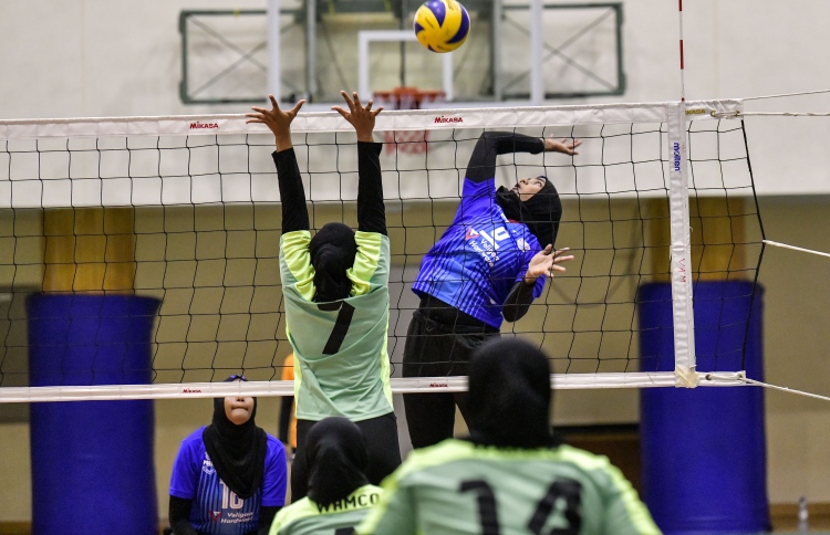 ފައިނަލުގެ ފުރަތަމަ ޖާގަ ޕޮލިހަށް