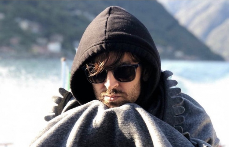 ރިތިކް އިޓަލީގައި: އޭނާ އަންނަނީ އެ ގައުމުގައި ފިލްމެއް ޝޫޓް ކުރަމުން.