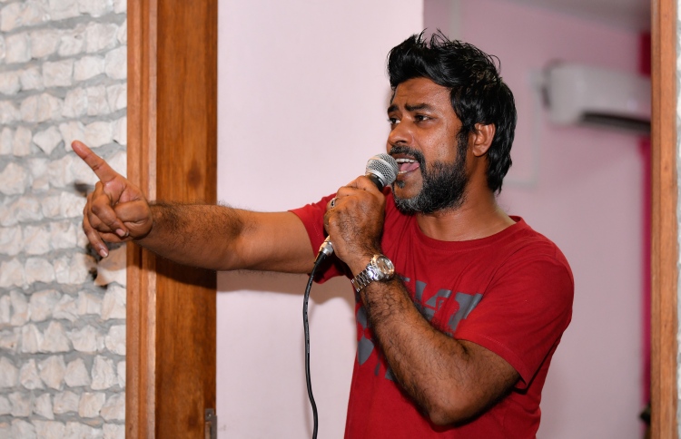 މުއާޒު ކުއްލިއަކަށް ޔާމީނާ ދެކޮޅަށް!