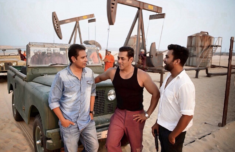 ސަލްމާނާއި އަލީ އަދި އަތުލް "ބާރަތު" ގެ ޝޫޓިންގައި އަބޫދާބީގައި.