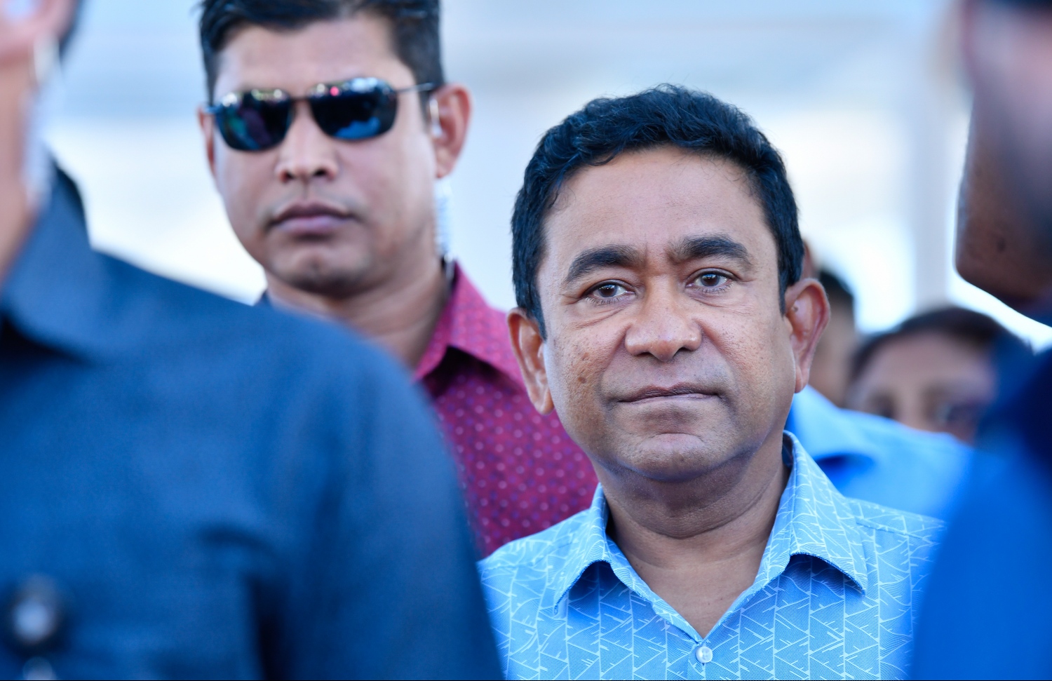 ރައީސް ޔާމީންގެ އަނބިކަނބަލުން ފާތުމަތު އިބްރާހިމް، އިއްޔެ ރާއްޖެ ވަޑައިގަތުމާ ގުޅިގެން އެކަމަނާ އަށް މަރުހަބާ ދަންނަވަން ރައީސް ޔާމީން ރަސްމީ ފާލަން ދޮށުގައި..---ފޮޓޯ: ހުސައިން ވަހީދު/މިހާރު