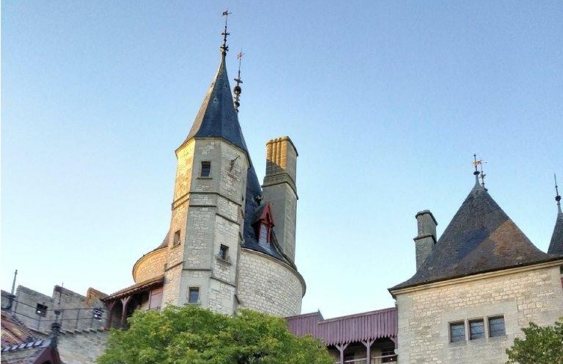 މަރުވި ކަމަށް ހެދިގެން އުޅެނިކޮށް ހައްޔަރުކޮށްފި