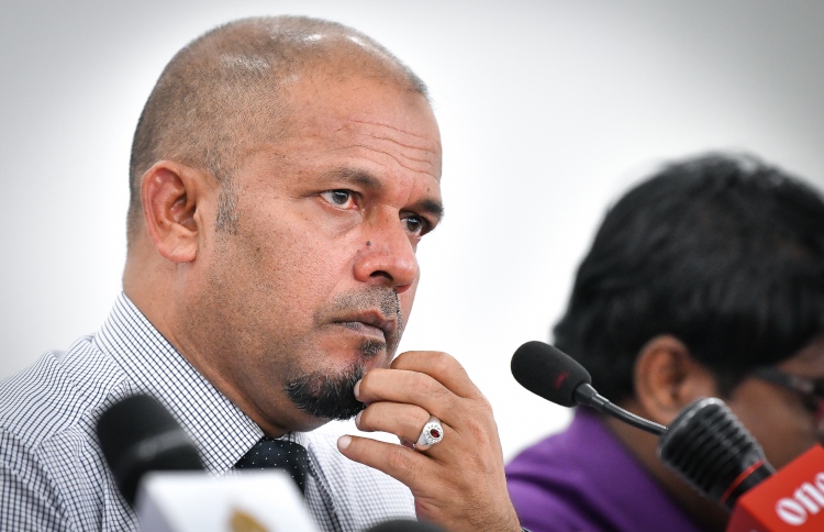 ޝަރީފް ފުލުހަށް ހާޒިރުކުރީ ވޯޓުކަރުދާސް ނައްތާލުމުން