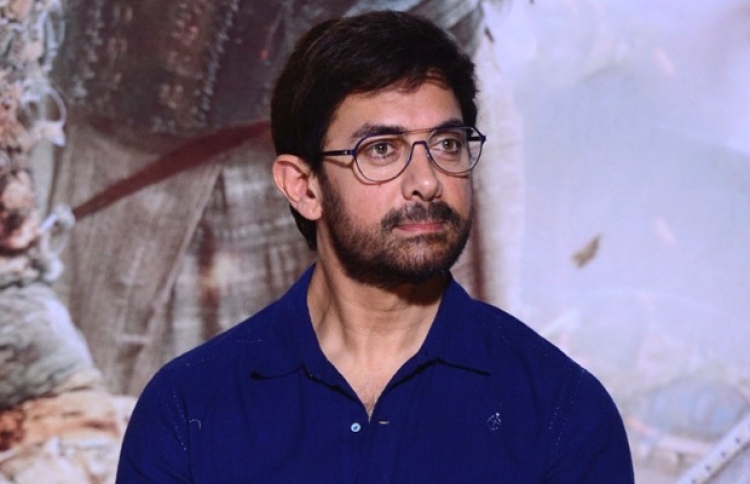 އާމިރު: އޭނާގެ މި ލުކަކީ "މޮގުލް" އިން ފެންނާނެ ލުކް ކަމަށްވޭ.