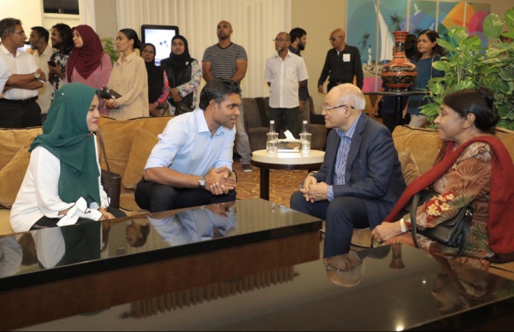 މައުމޫން، ބޭސްފަރުވާއަށް މެލޭޝިއާގައި