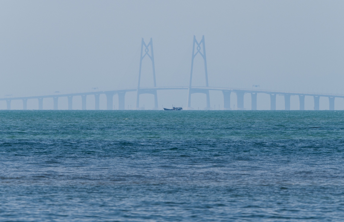 ދިގު މިނުގައި 55 ކިލޯ މީޓަރު ހުންނަ ހޮންކޮން-ޒުހައި-މަކާއޫ ބްރިޖް. --ފޮޓޯ:އޭއެފްޕީ