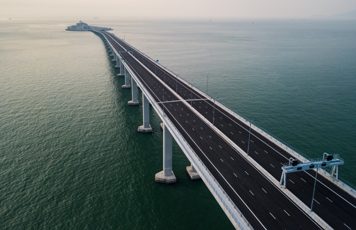 ހޮންކޮން-ޒުހައި-މަކާއޫ ބްރިޖް: އެ ބްރިޖް ހަދަން 20 ބިލިއަން ޑޮލަރު ޚަރަދުކުރި. --ފޮޓޯ:އޭއެފްޕީ