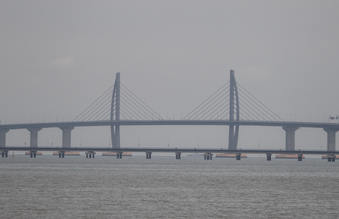 ހޮންކޮން-ޒުހައި-މަކާއޫ ބްރިޖުގެ މަންޒަރެއް. --ފޮޓޯ:އޭއެފްޕީ