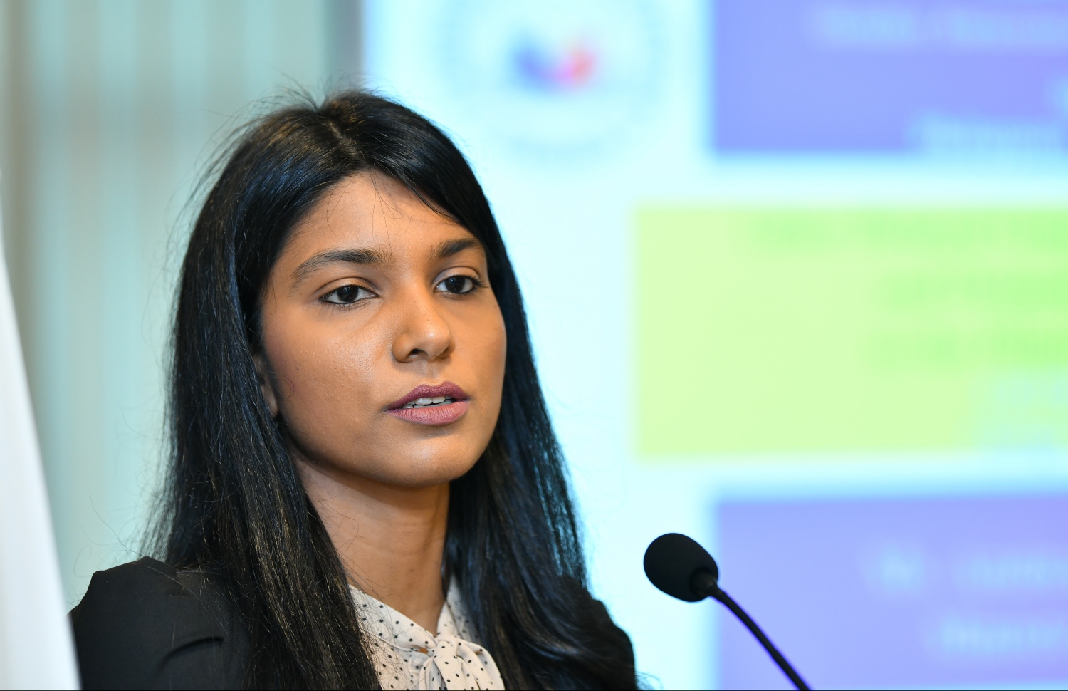 މިއަދު ބޭއްވި ސެމިނާ ފެށުމުގެ ރަސްމިއްޔާތުގައި ޖެންޑާ މިނިސްޓާރު ޒެނީޝާ ވާހަކަ ދައްކަވަނީ.---ފޮޓޯ: ހުސައިން ވަހީދު/މިހާރު