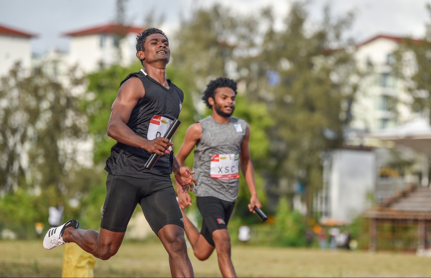 ހަތަރެއް ގުނަ 100 މީޓަރުގެ ރިލޭ އިވެންޓް އެއް ވަނައިގައި ސާއިދު (ވ) ނިންމާއިރު ފަހަތުން ނާއިލް އަންނަނީ. --ފޮޓޯ: ނިޝާން އަލީ/ މިހާރު