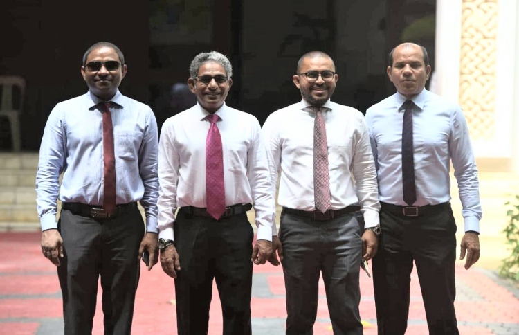އަހަރެއް ފަހުން، ހަތަރު މެމްބަރުން އެކީ މަޖިލީހުގައި