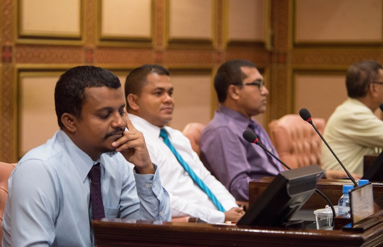 އިބޫ ހުވާ ކުރާނެ ދުވަހަކާ މެދު ހޫނު ބަހުސްތަކެއް!