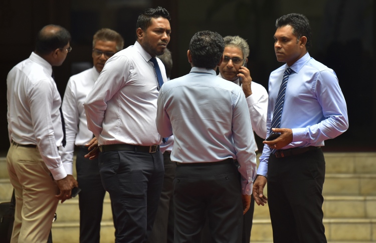 އިދިކޮޅަށް 45 މެމްބަރުން، ސަރުކާރަށް 40 މެމްބަރުން