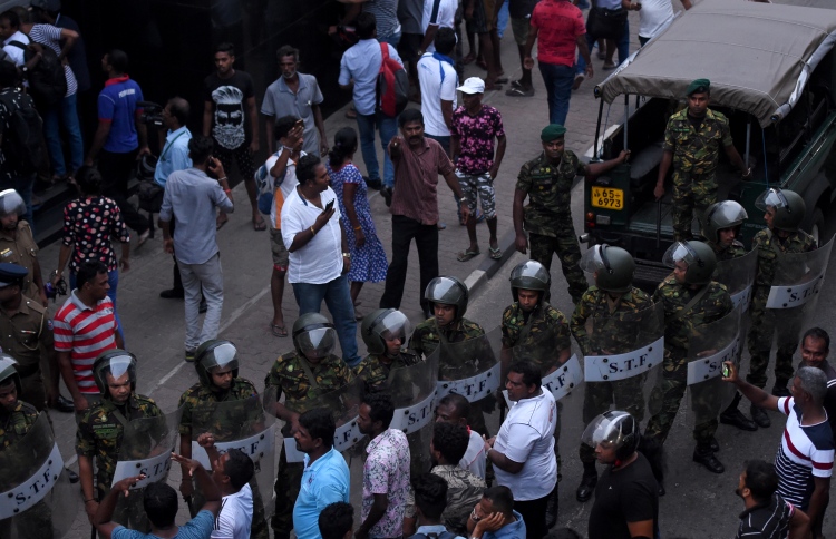 ޕާލަމެންޓުގެ ޖަލްސާތައް ފަށަން އެމެރިކާ އިން ގޮވާލައިފި