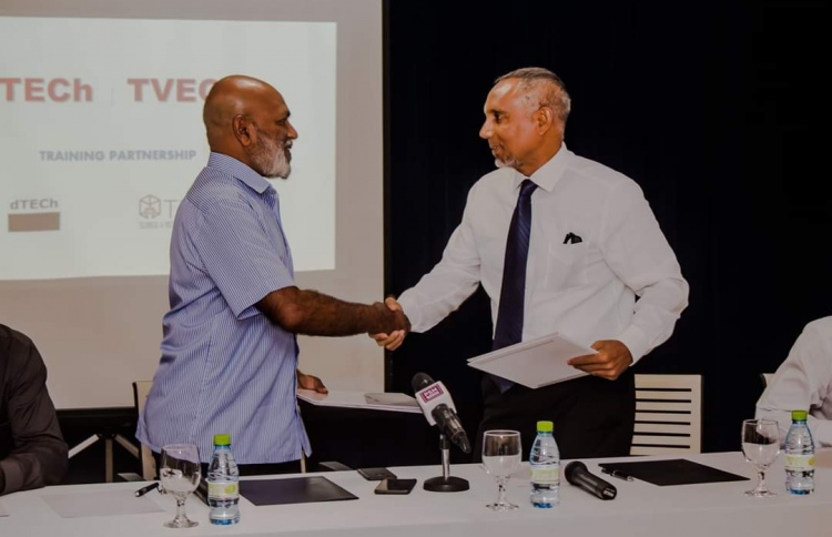 ޓްރެއިނިން އެއްބަސްވުމުގައި ޓިވެކާއި ޑީޓެކުން ސޮއިކޮށްފި