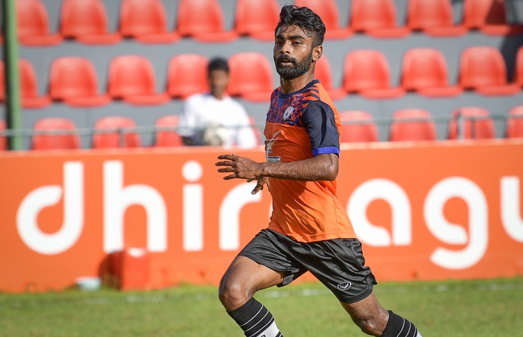 ރިޒޭގެ ހެޓްރިކާ އެކު އީގަލްސް އަށް ބޮޑު މޮޅެއް