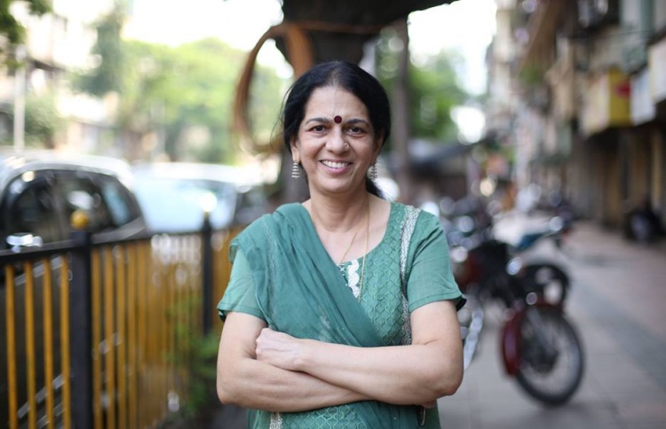 ރަޖާނީ ޕަންޑިތު: އަންހެން ޖޭމްސް ބޮންޑް