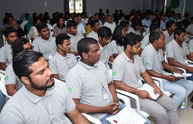 ޓިވެކުގެ ފުރަތަމަ ބެޗުން 44ދަރިވަރަކު ގްރެޖުއޭޓުވެއްޖެ