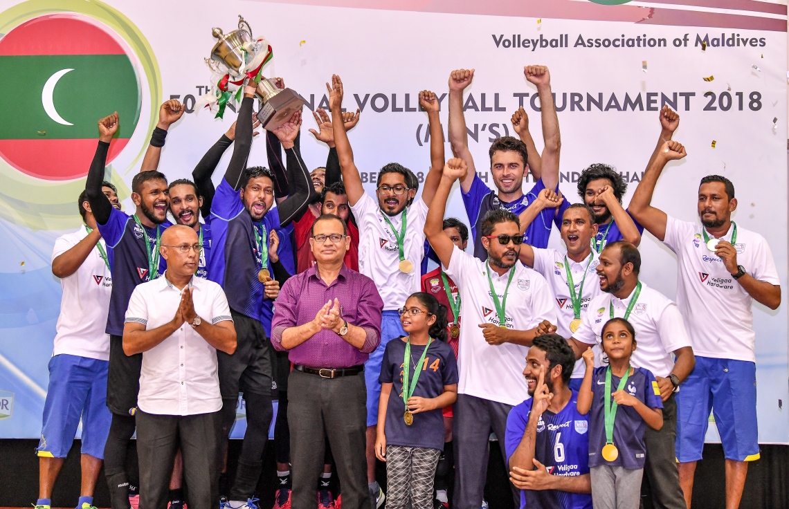 މާލެ: އޮކްޓޯބަރު 31، 2018: ގައުމީ ވޮލީބޯޅަ މުބާރާތުގެ ފައިނަލުގައި ޕޮލިސް ކުލަބާއި ސިފައިންގެ ކުލަބު ބައްދަލުކުރި މެޗުގެ ތެރެއިން. -- ފޮޓޯ: ނިޝާން އަލީ/ މިހާރު