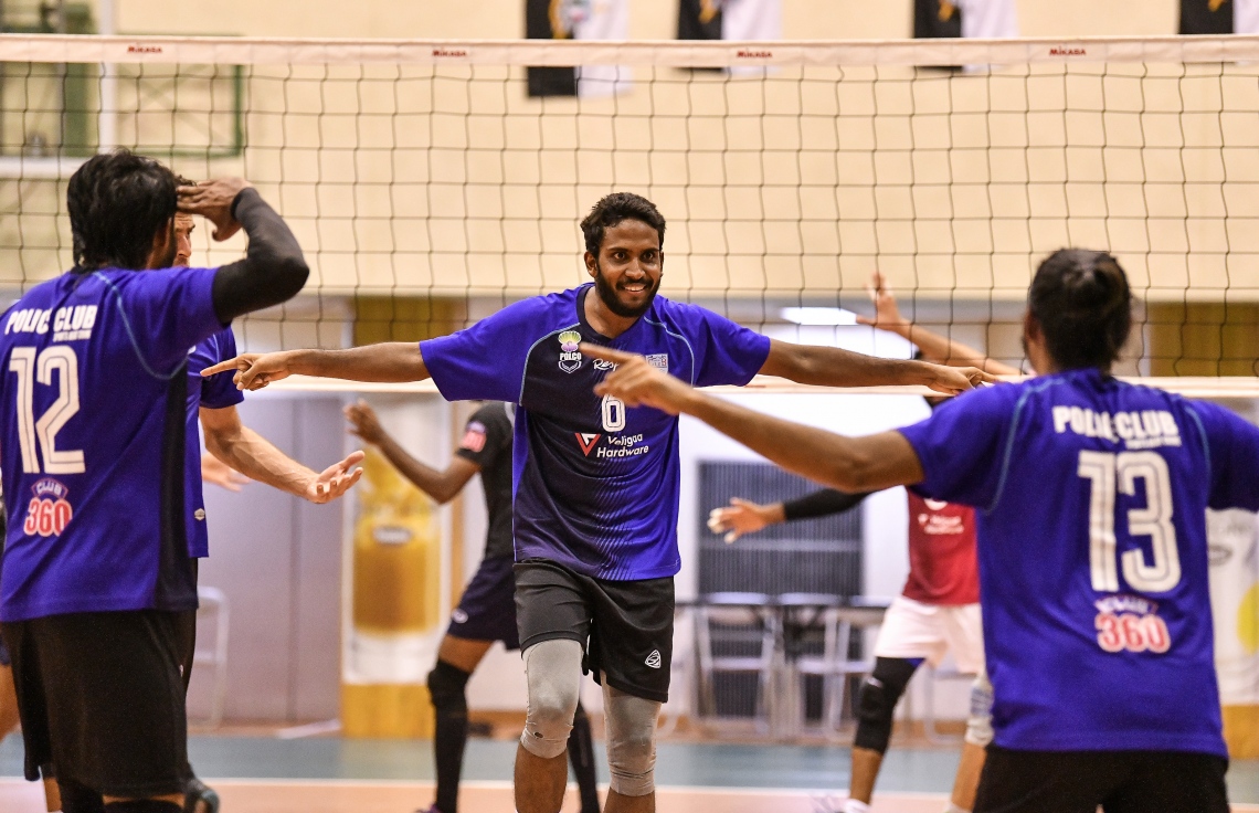 މާލެ: އޮކްޓޯބަރު 31، 2018: ގައުމީ ވޮލީބޯޅަ މުބާރާތުގެ ފައިނަލުގައި ޕޮލިސް ކުލަބާއި ސިފައިންގެ ކުލަބު ބައްދަލުކުރި މެޗުގެ ތެރެއިން. -- ފޮޓޯ: ނިޝާން އަލީ/ މިހާރު