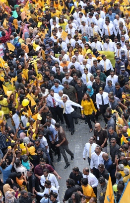 November 1, 2018, Male City: Supporters flood the streets of the capital to welcome former President Mohamed Nasheed (C) upon his return to Maldives after 3 years. PHOTO: NISHAN ALI/MIHAARU