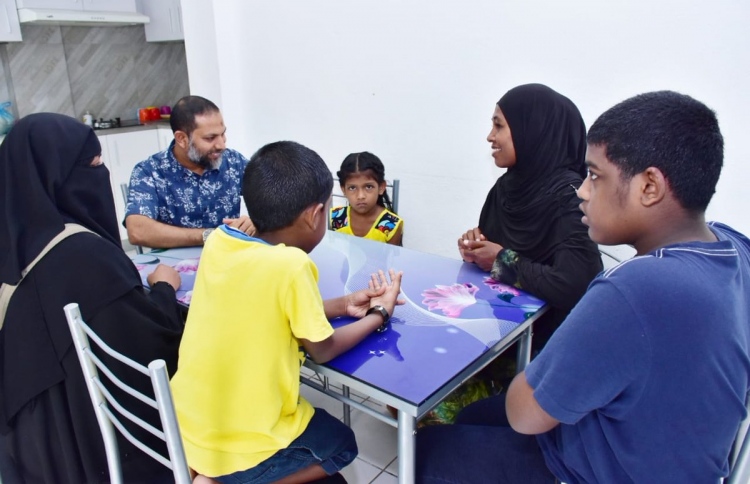 އިމްރާންގެ ފުރަތަމަ ބައްދަލުވުން އަބްދުﷲ އާއިލާއާ އެކު