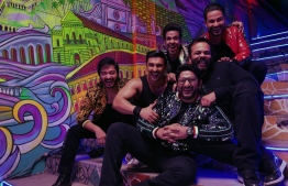 ރޯހިތާއި ރަންވީރާ އެކު "ގޯލްމާލް" ސީރިޒްގެ ކާސްޓުންތަކެއް "ސިމްބާ" ގެ ސެޓްގައި.