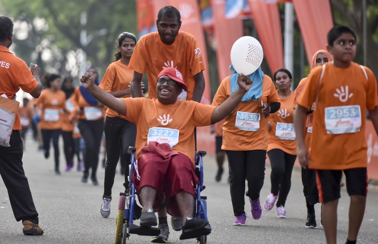 ދިރާގު ރޯޑް ރޭސް، އިޖްތިމާއީ ރޮނގުން ވިދާލައިފި