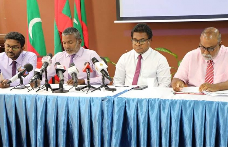 މައްސަލަތަކުގެ އެއް އަސްލަކީ ގާނޫނީ ފުށުއެރުންތައް