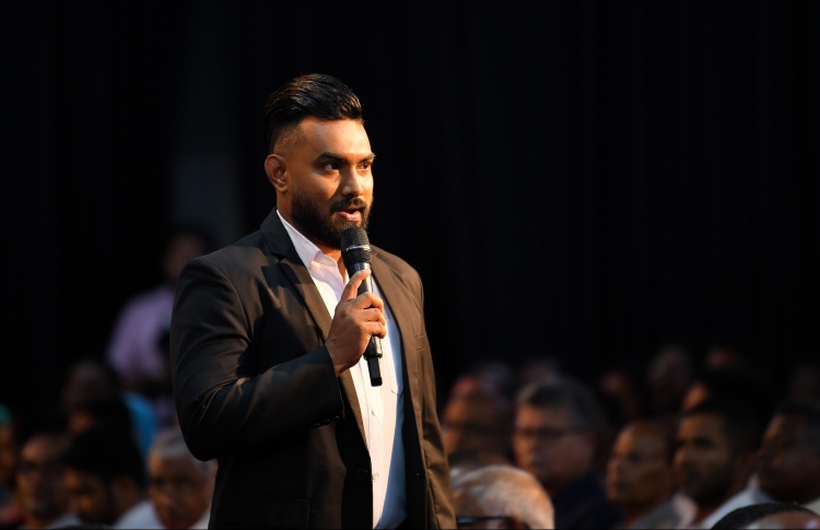 އައިލެންޑް އޭވިއޭޝަންގެ ޕީއާރު މެނޭޖަރަކަށް މޫސަ