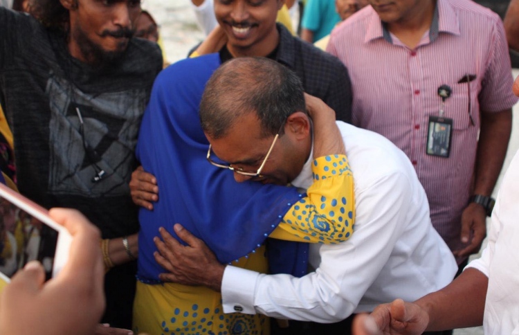 އައްޑޫން ނަޝީދަށް: "ތިއީ ހިތްތަކުގެ ވިންދު"