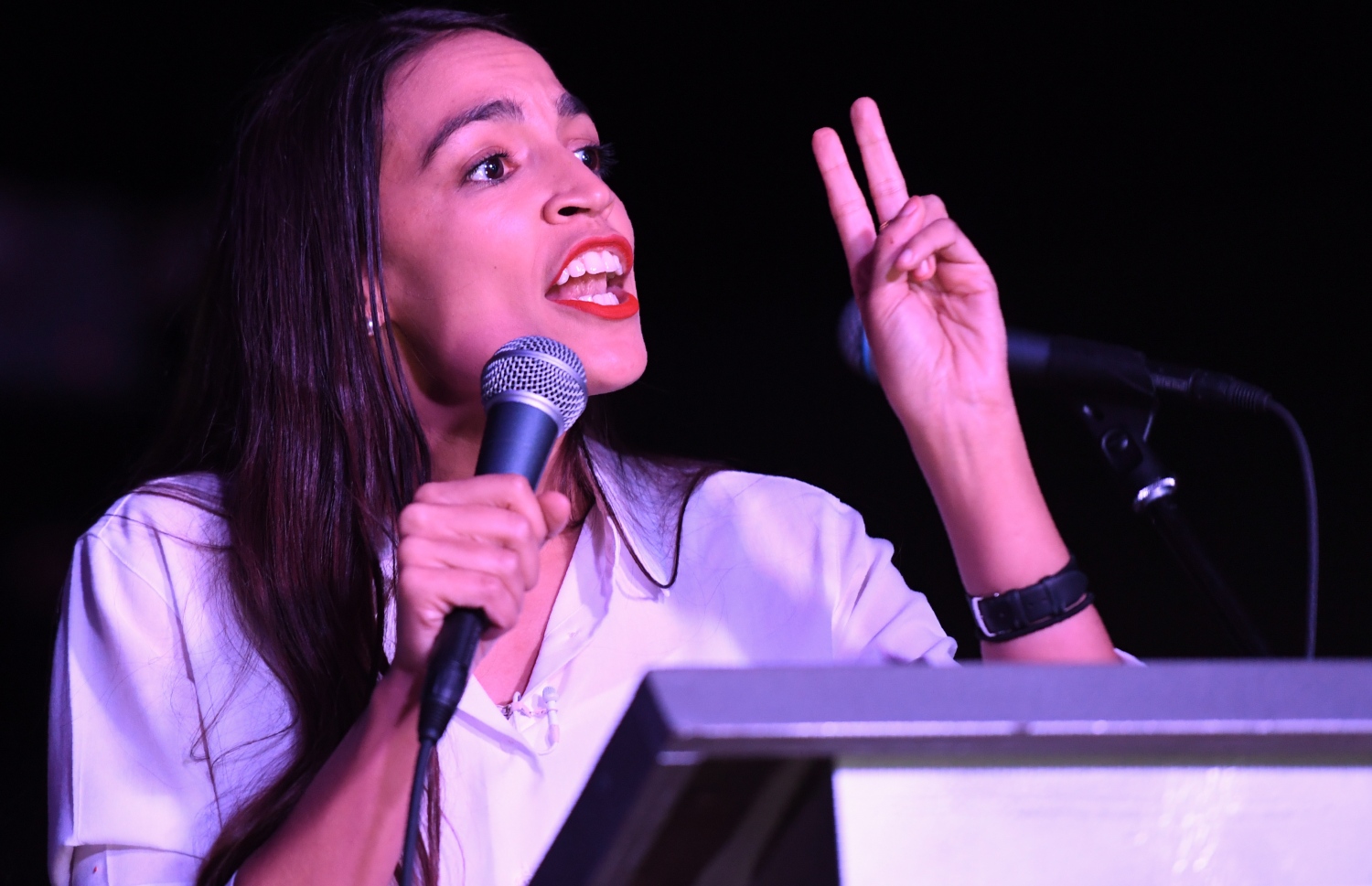 ކޮންގްރެސް އަށް އިންތިޚާބުވި އެންމެ ޒުވާން އަންހެން މެންބަރު ކޯޓޭޒް. --ފޮޓޯ:އޭއެފްޕީ