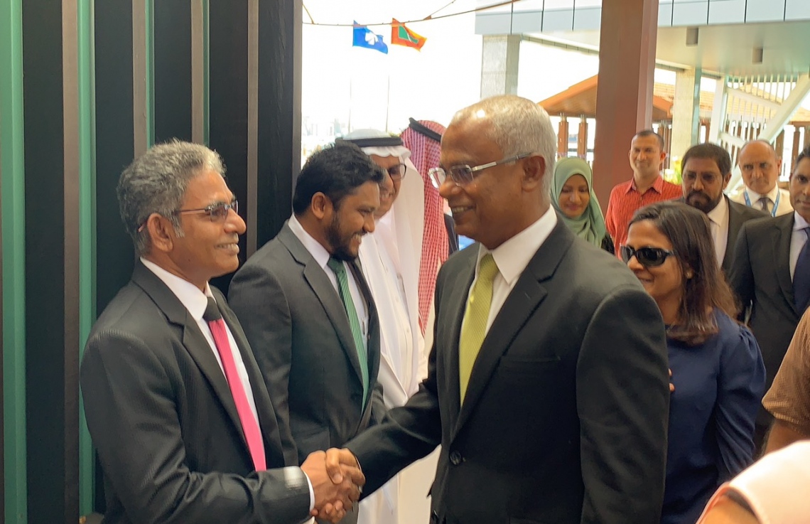 ވެލާނާ އިންޓަނޭޝަނަލް އެއާޕޯޓް: ނޮވެމްބަރު 7، 2018- އިންތިޚާބީ ރައީސް އިބްރާހިމް މުހައްމަދު ސޯލިހް (އިބޫ) އުމްރާގެ އަޅުކަން އަދާކުރެއްވުމަށްޓަކައި ސައޫދީ އަރަބިއްޔާ އަށް ފުރާވަޑައިގަތުމުގެ ކުރިން، ތުލުސްދޫ ދާއިރާގެ މެމްބަރު މުހައްމަދު ވަހީދު (ވައްޑޭ) އާ އެއާޕޯޓުގައި ސަލާމްކުރައްވަނީ