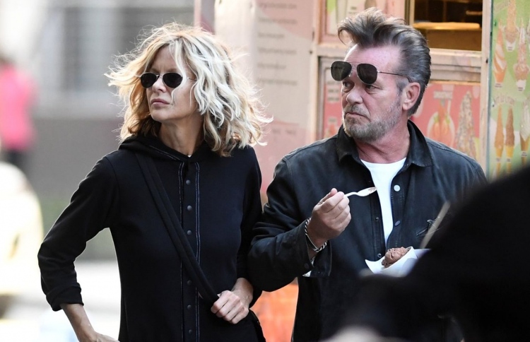 މެގް އާއި ޖޯން: ދެ މީހުން ވަނީ އެންގޭޖްވެފައި.