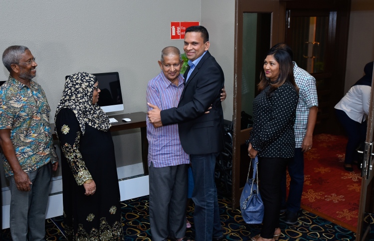 ނާޒިމްގެ ވާހަކަތައް މުއާޒު ދޮގުކުރައްވައިފި