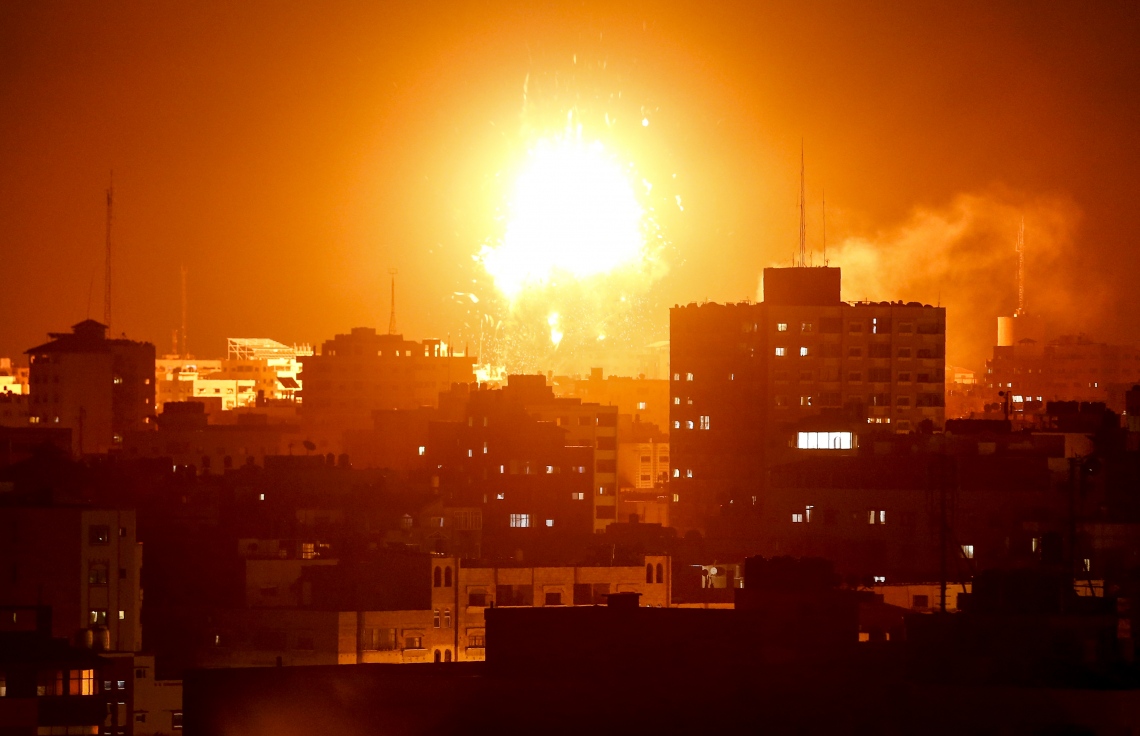 ގާޒާ: ނޮވެމްބަރު 12، 2018: ގާޒާގައި ހަމާސް އިން ހިންގާ ޓީވީ ސްޓޭޝަނަށް އިޒްރޭލުން ވައިގެ ހަމަލާ ދެނީ. --ފޮޓޯ:އޭއެފްޕީ