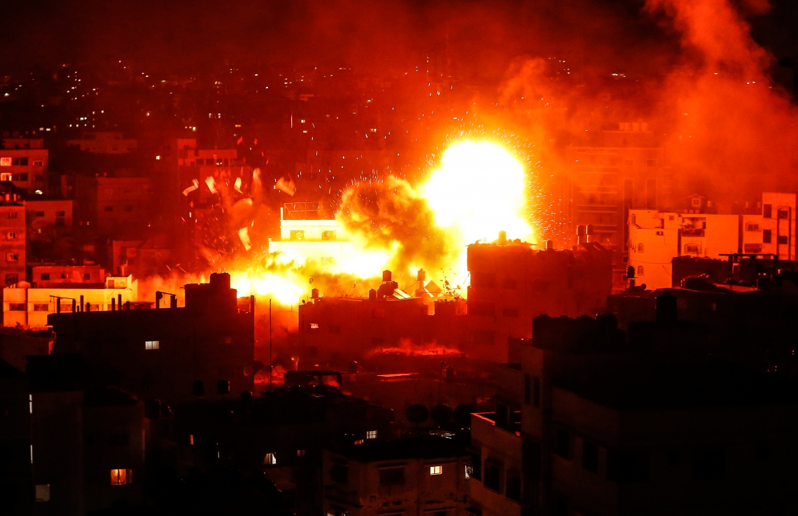 ގާޒާ: ނޮވެމްބަރު 12، 2018: ގާޒާގައި ހަމާސް އިން ހިންގާ ޓީވީ ސްޓޭޝަނަށް އިޒްރޭލުން ވައިގެ ހަމަލާ ދެނީ. --ފޮޓޯ:އޭއެފްޕީ